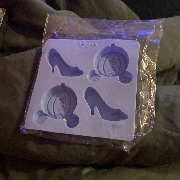 Disney Silicone Ice Holder - Picture 2 of 2